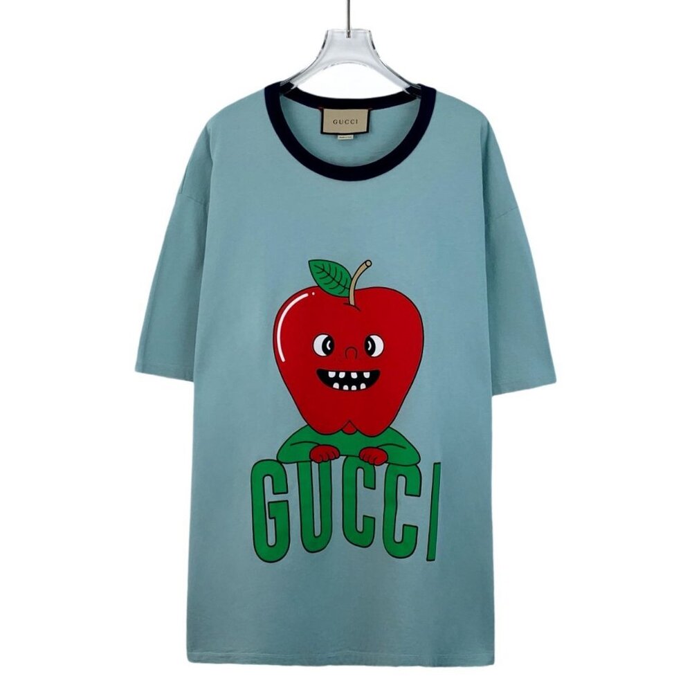 CW0697 Gucci Blue Graphic T-Shirt With Red Apple Design & Marilyn Monroe Quote C